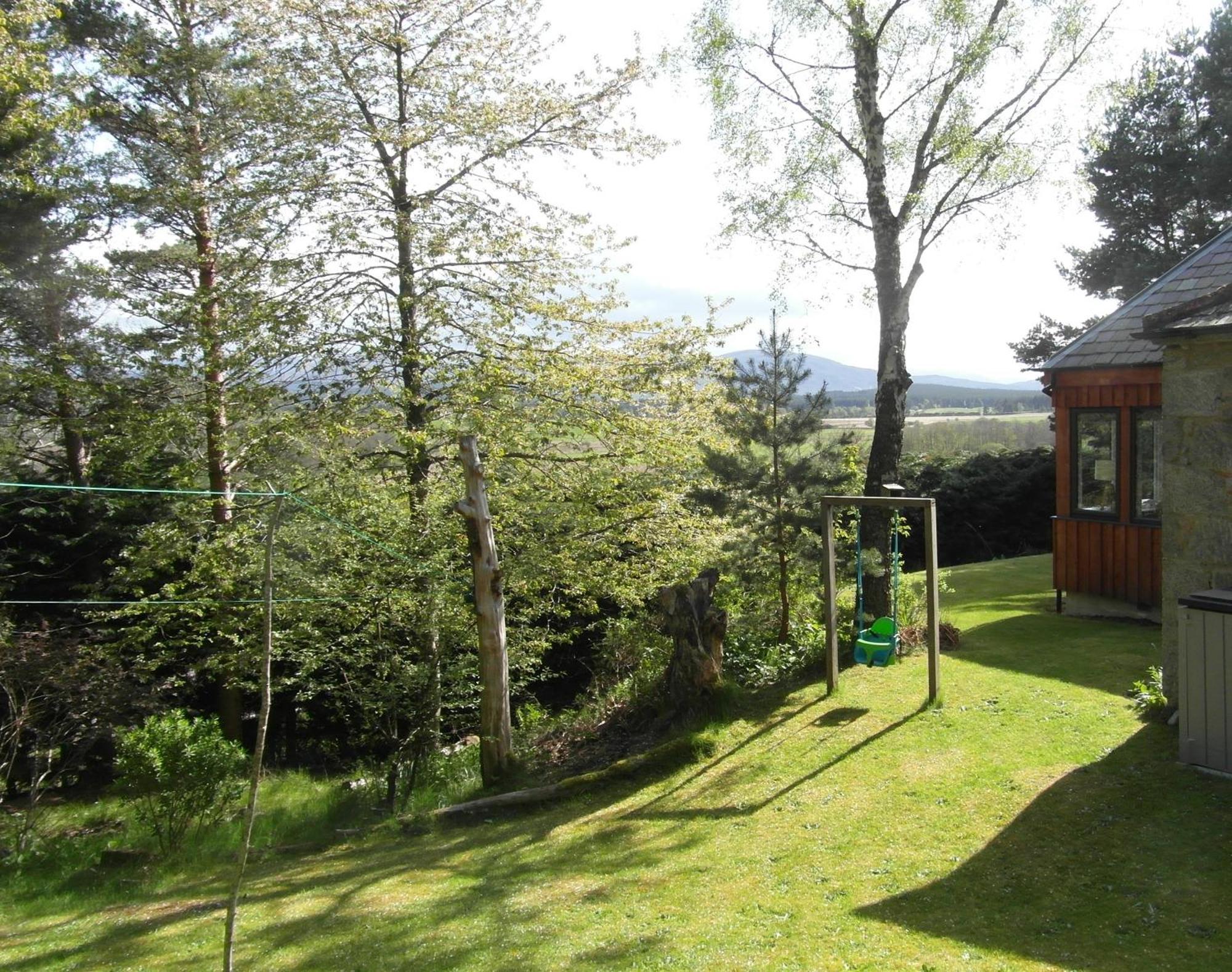 Amazing Cottage With Private Indoor Swim Pool And Hot Tub Grantown-on-Spey Eksteriør bilde