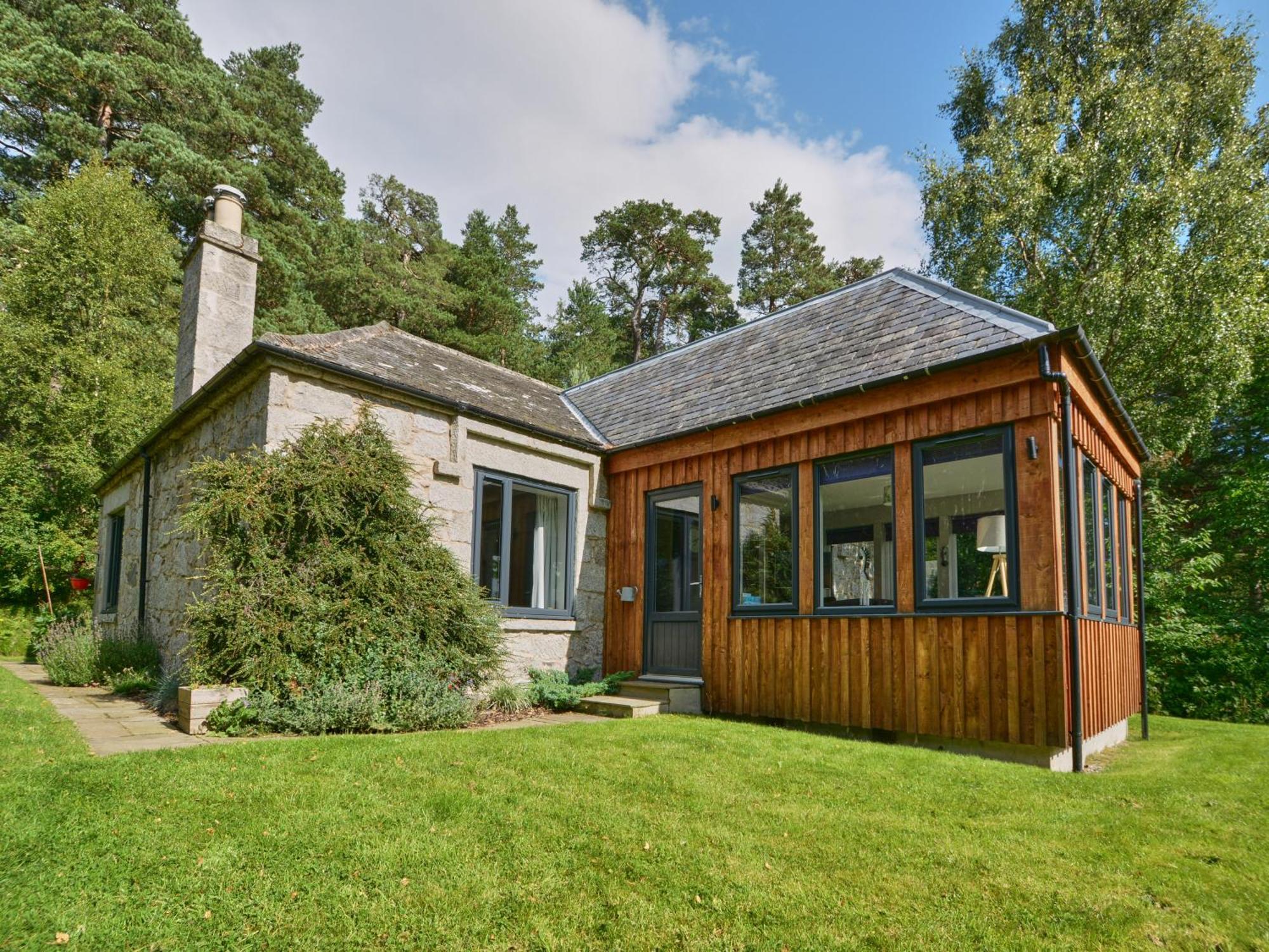 Amazing Cottage With Private Indoor Swim Pool And Hot Tub Grantown-on-Spey Eksteriør bilde