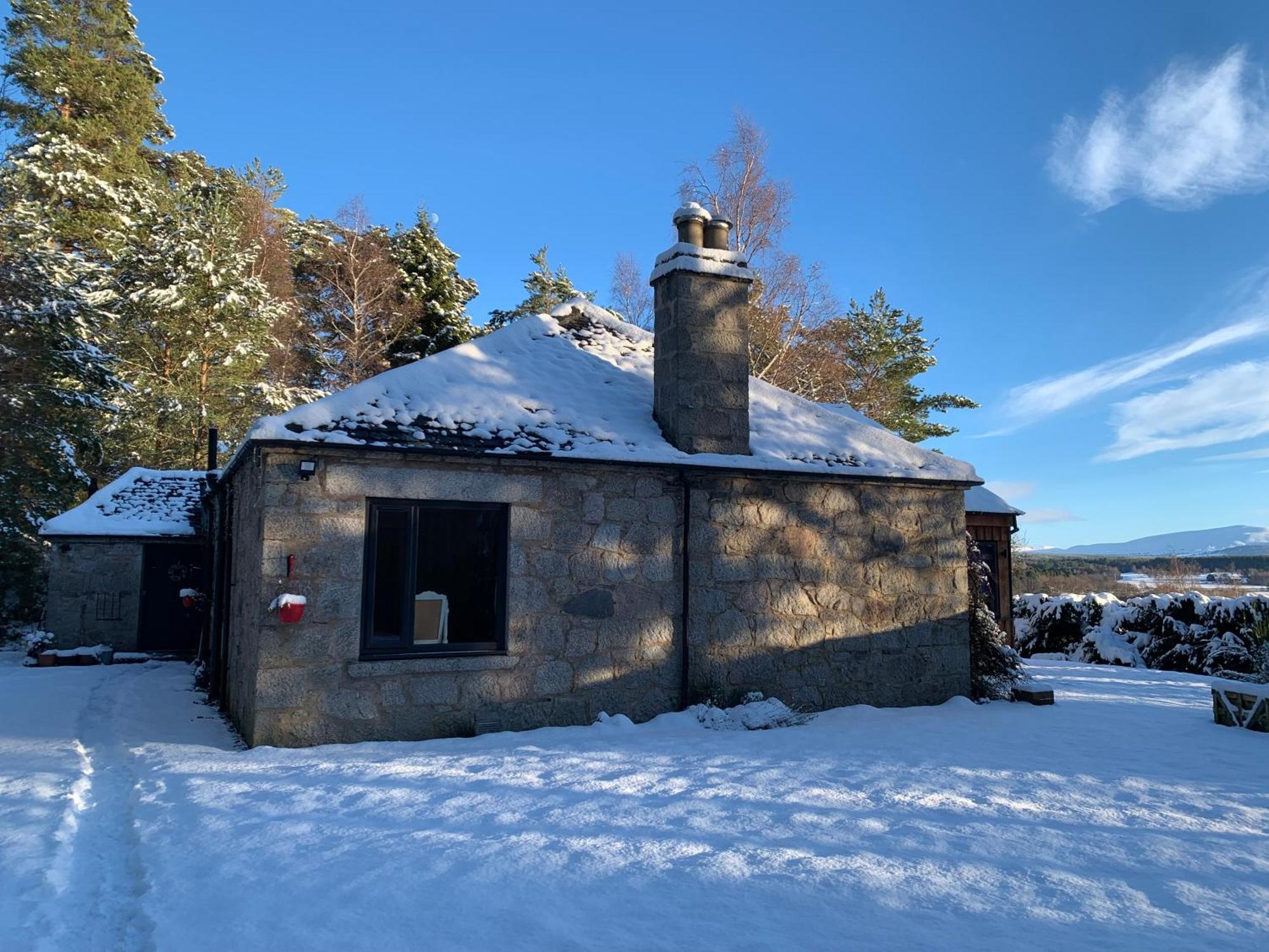 Amazing Cottage With Private Indoor Swim Pool And Hot Tub Grantown-on-Spey Eksteriør bilde