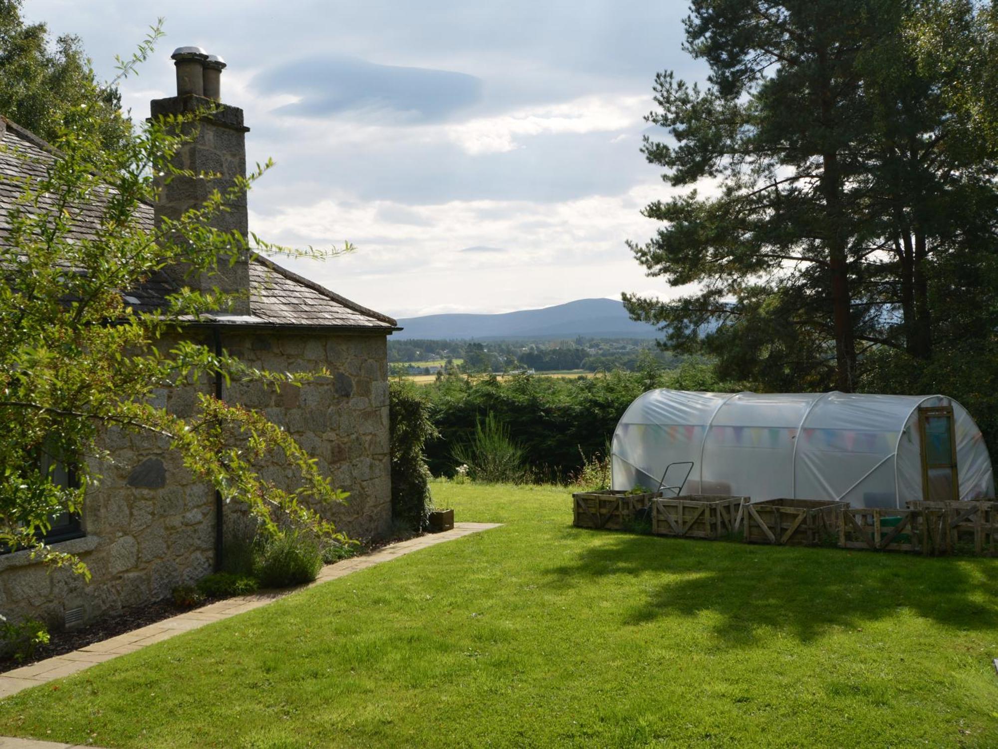 Amazing Cottage With Private Indoor Swim Pool And Hot Tub Grantown-on-Spey Eksteriør bilde